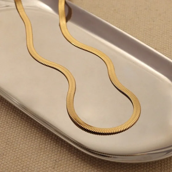 Inner Harmoni 18K Gold Plated NEW Herringbone Elegant Gold Necklace - Picture 2 of 3